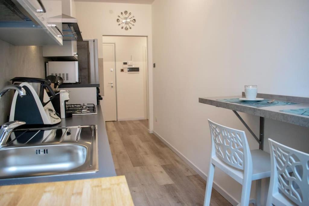 10Min From Center, 3 Bedroom Apartment With Balcony 트렌토 외부 사진